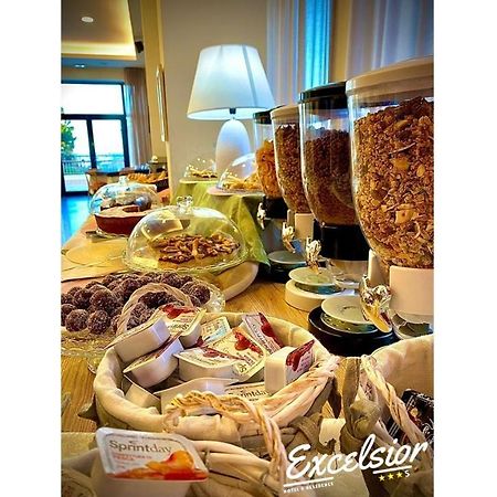 Hotel Excelsior Монтезільвано Екстер'єр фото