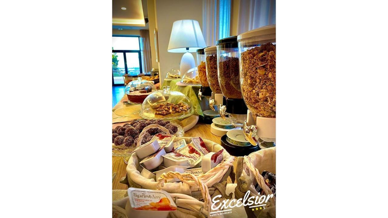 Hotel Excelsior Монтезільвано Екстер'єр фото
