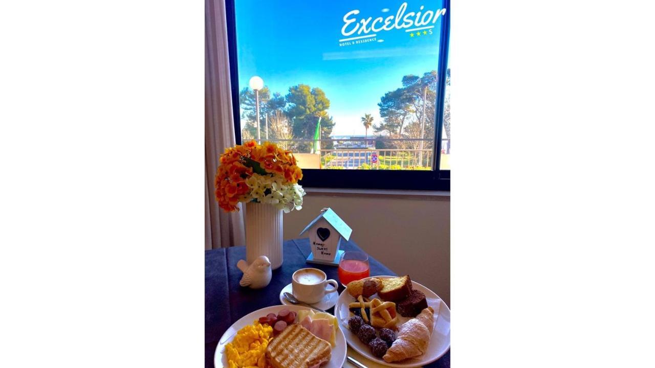 Hotel Excelsior Монтезільвано Екстер'єр фото