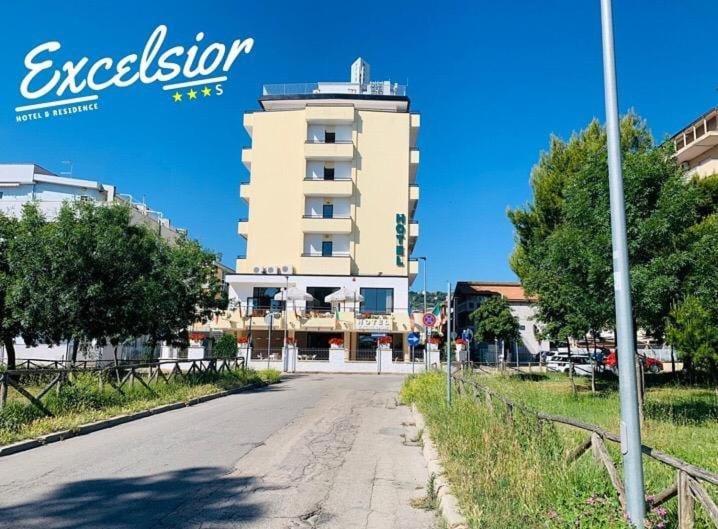 Hotel Excelsior Монтезільвано Екстер'єр фото