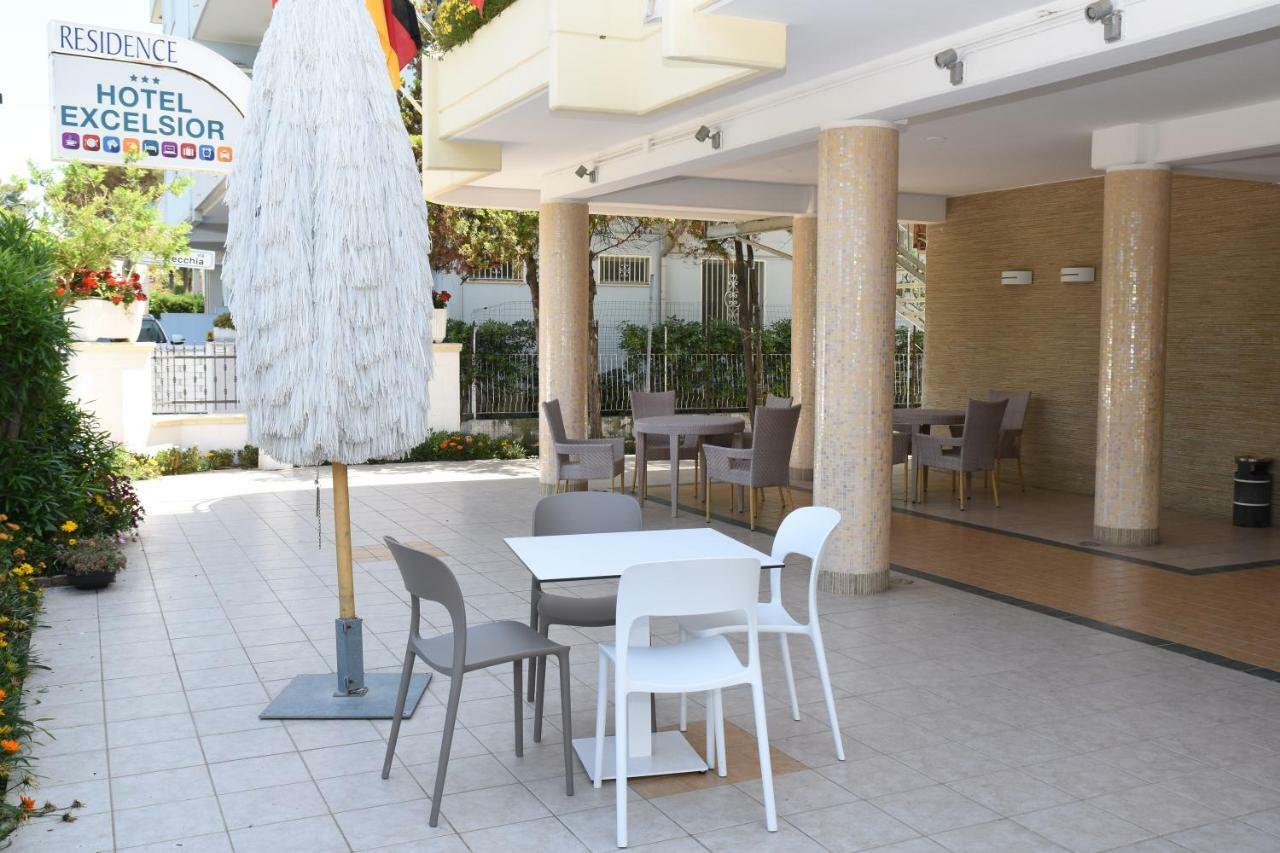 Hotel Excelsior Монтезільвано Екстер'єр фото